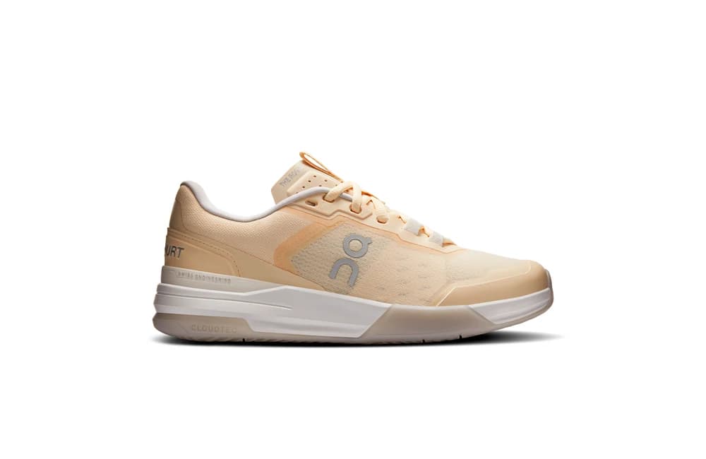 On THE ROGER Advantage Pro Women’s Tennis Shoes in Blonde / Gardenia