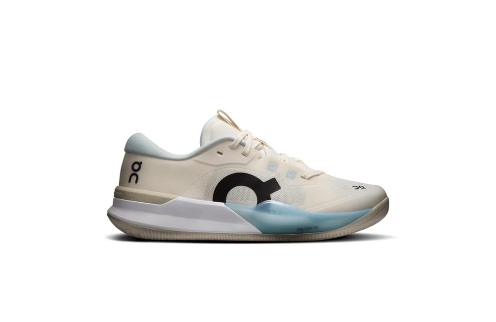 On THE ROGER Pro 3 Women’s Tennis Shoes in Ivory / Wash