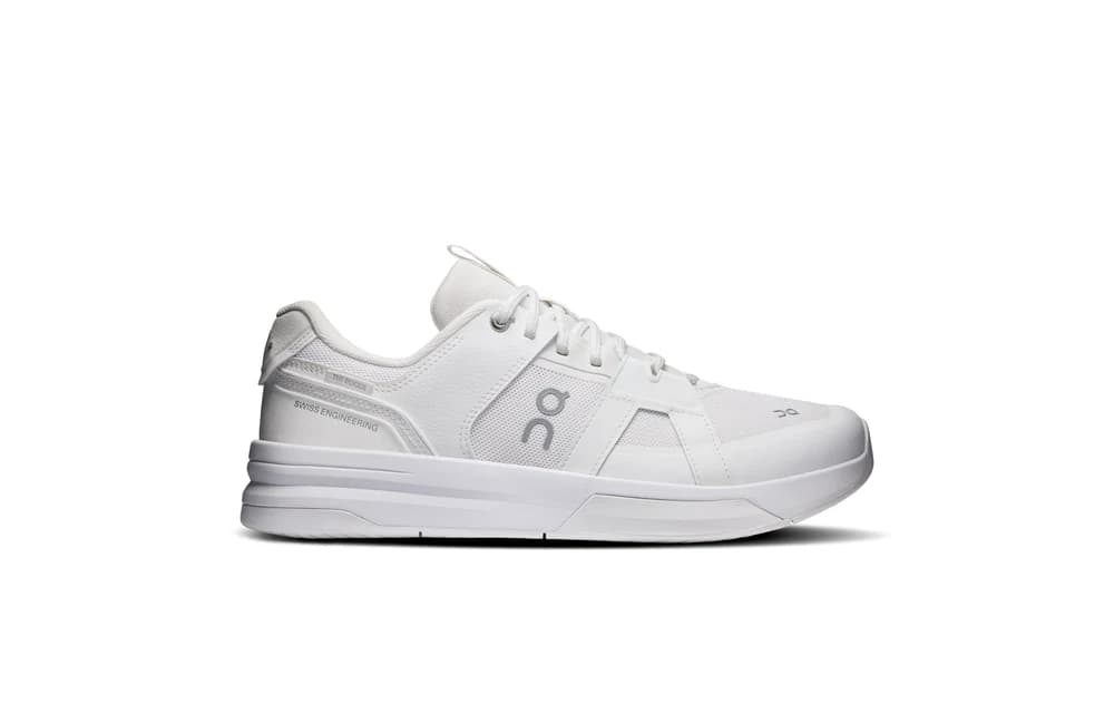 On THE ROGER Clubhouse Pro 2 Men’s Tennis Shoes in White / Ivory